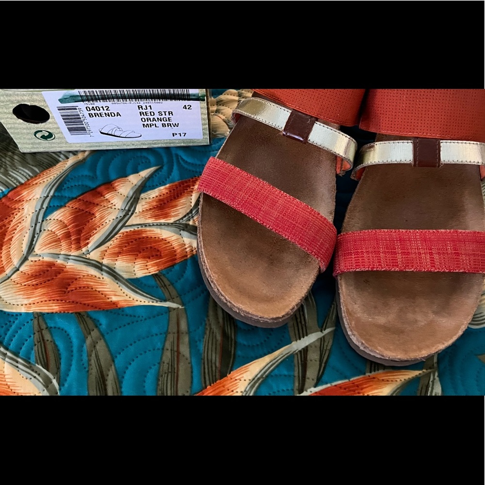 Naot “Brenda” Red Orange w/ Gold Strap Slip-on Slide Sandals Size 42/11. Like 10